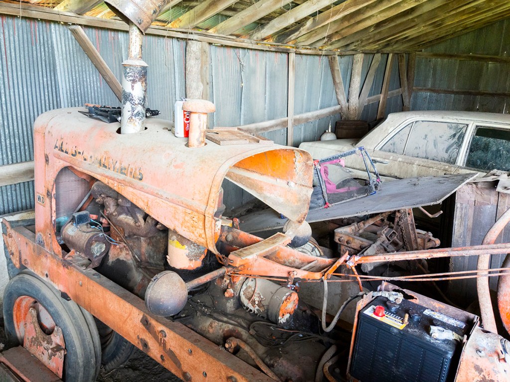 WD tractor minus fuel tank